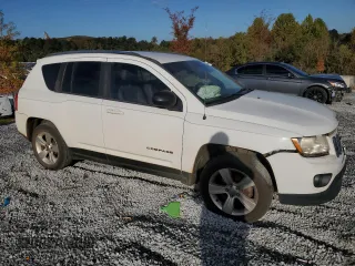 2012 Jeep Compass Latitude with VIN 1C4NJCEA2CD666392, listed as a Copart auction lot 77044444 with 175,283 mi miles and Salvage Title. Bid and sale history available at DreamBid. Image 4.