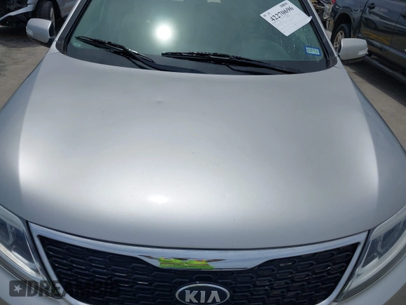 2014 Kia Sorento LX z VIN 5XYKT4A7XEG460996, wystawiony jako IAAI lot #42270696 z przebiegiem 105 677 mil mil oraz . Historia ofert i sprzedaży dostępna na DreamBid. Obrazek 6.