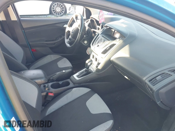 2014 Ford Focus SE with VIN 1FADP3K21EL403591, listed as a IAAI auction lot 42031946 with 132,630 mi miles. Bid and sale history available at carsss.com. Image 5.
