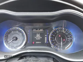 2015 Chrysler 200 Limited with VIN 1C3CCCAB6FN741128, listed as a IAAI auction lot 41933248 with 205,253 mi miles. Bid and sale history available at carsss.com. Image 7.