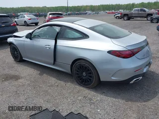 2024 Mercedes-Benz CLE 300 z VIN W1KMJ4HB6RF035931, wystawiony jako IAAI lot #42102487 z przebiegiem 3169 mil mil oraz . Historia ofert i sprzedaży dostępna na DreamBid. Obrazek 3.