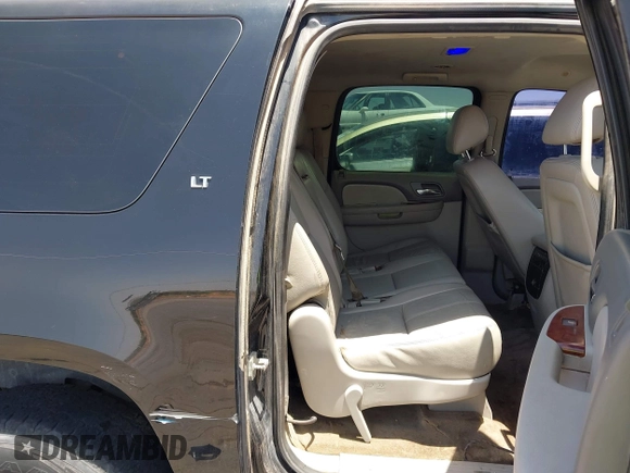 2013 Chevrolet Suburban LT z VIN 1GNSCJE02DR176393, wystawiony jako IAAI lot #42483598 z przebiegiem 266 075 mil mil oraz . Historia ofert i sprzedaży dostępna na DreamBid. Obrazek 8.