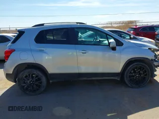 2022 Chevrolet Trax LT with VIN KL7CJPSM0NB561407, listed as a IAAI auction lot 41542090 with 22,992 mi miles. Bid and sale history available at carsss.com. Image 13.