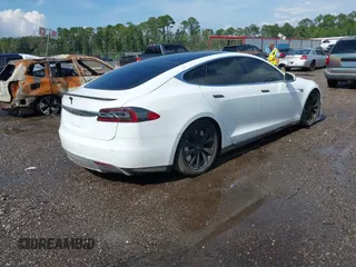 2014 Tesla Model S 60 with VIN 5YJSA1H1XEFP40611, listed as a IAAI auction lot 42826752 with Not provided miles and . Bid and sale history available at DreamBid. Image 4.