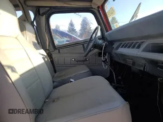 1988 Jeep Wrangler z VIN 2BCHV81SXJB541772, wystawiony jako Copart lot #45342095 z przebiegiem 110 222 mil mil oraz Czysty tytuł • Clean title. Historia ofert i sprzedaży dostępna na DreamBid. Obrazek 10.