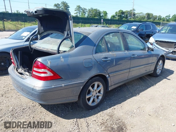 2007 Mercedes-Benz C 280 Luxury with VIN WDBRF92H77F894422, listed as a IAAI auction lot 42598536 with Not provided miles and . Bid and sale history available at DreamBid. Image 4.