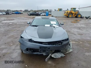 2020 Chevrolet Camaro 1LT z VIN 1G1FB1RX9L0128079, wystawiony jako IAAI lot #41173693 z przebiegiem 88 846 mil mil oraz . Historia ofert i sprzedaży dostępna na DreamBid. Obrazek 12.