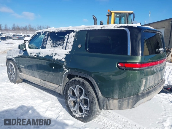 2024 Rivian R1S Adventure with VIN 7PDSGBBA9RN042780, listed as a IAAI auction lot 41440424 with 10,747 mi miles. Bid and sale history available at carsss.com. Image 3.