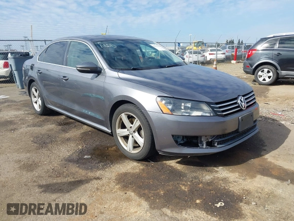 2012 Volkswagen Passat SE z VIN 1VWBP7A35CC024137, wystawiony jako IAAI lot #41572782 z przebiegiem 138 827 mil mil oraz . Historia ofert i sprzedaży dostępna na DreamBid. Obrazek 1.
