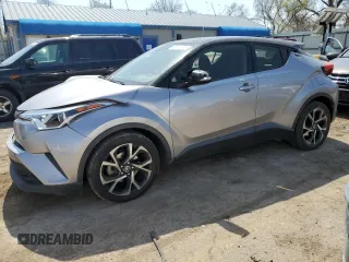 2019 Toyota C-HR XLE z VIN JTNKHMBX3K1030296, wystawiony jako Copart lot #50813765 z przebiegiem 108 888 mil mil oraz Szkoda całkowita • Salvage title. Historia ofert i sprzedaży dostępna na DreamBid. Obrazek 1.