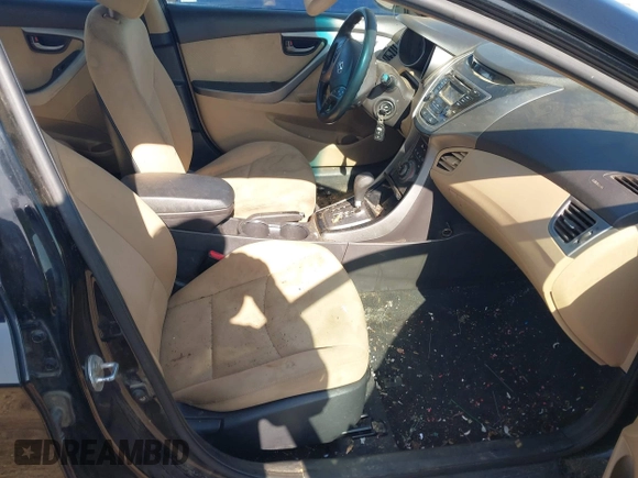2013 Hyundai Elantra GLS z VIN KMHDH4AEXDU933572, wystawiony jako IAAI lot #42394567 z przebiegiem Nie podano mil oraz . Historia ofert i sprzedaży dostępna na DreamBid. Obrazek 5.
