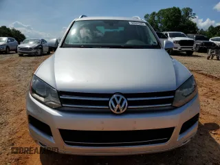 2013 Volkswagen Touareg Exec z VIN WVGEF9BP7DD008870, wystawiony jako Copart lot #56552285 z przebiegiem 234 609 mil mil oraz Tytuł czysty. Historia ofert i sprzedaży dostępna na DreamBid. Obrazek 5.