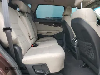 2016 Kia Sorento LX z VIN 5XYPG4A39GG061412, wystawiony jako Copart lot #57947885 z przebiegiem 134 381 mil mil oraz Szkoda całkowita • Salvage title. Historia ofert i sprzedaży dostępna na DreamBid. Obrazek 11.