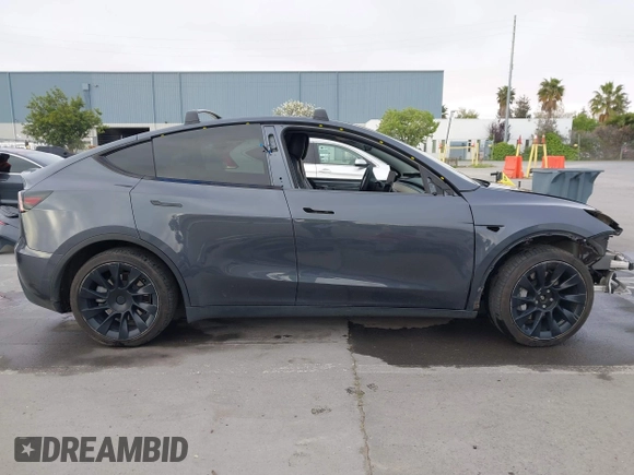 2021 Tesla Model Y Long Range with VIN 5YJYGAEE0MF223140, listed as a IAAI auction lot 42007701 with 55,308 mi miles. Bid and sale history available at carsss.com. Image 14.