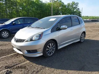 2013 Honda Fit Sport z VIN JHMGE8H69DC033802, wystawiony jako IAAI lot #42149500 z przebiegiem 144 980 mil mil oraz . Historia ofert i sprzedaży dostępna na DreamBid. Obrazek 2.