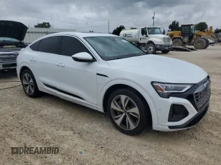 2024 Audi Q8 e-tron Sportback S line Premium Plus z VIN WA1CAAGEXRB007065, wystawiony jako Copart lot #74524284 z przebiegiem Nie podano mil oraz Nie do naprawy • Non repairable. Historia ofert i sprzedaży dostępna na DreamBid. Obrazek 4.