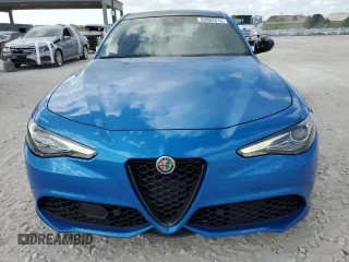 2023 Alfa Romeo Giulia Veloce z VIN ZARFAMBN1P7668694, wystawiony jako Copart lot #53982015 z przebiegiem 12 728 mil mil oraz Szkoda całkowita • Salvage title. Historia ofert i sprzedaży dostępna na DreamBid. Obrazek 5.