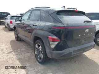 2025 Hyundai Kona SEL with VIN KM8HBCAB3SU204782, listed as a IAAI auction lot 42180938 with 17,920 mi miles and . Bid and sale history available at carsss.com. Image 3.