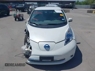 2013 Nissan LEAF SL z VIN 1N4AZ0CP8DC413085, wystawiony jako IAAI lot #42029432 z przebiegiem 62 076 mil mil oraz . Historia ofert i sprzedaży dostępna na DreamBid. Obrazek 12.