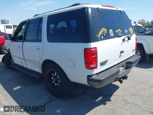 2000 Ford Expedition XLT with VIN 1FMRU1568YLB31018, listed as a IAAI auction lot 41993546 with 1 mi miles. Bid and sale history available at carsss.com. Image 3.