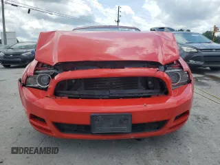 2014 Ford Mustang V6 z VIN 1ZVBP8EMXE5215570, wystawiony jako Copart lot #56971865 z przebiegiem 134 293 mil mil oraz Czysty tytuł • Clean title. Historia ofert i sprzedaży dostępna na DreamBid. Obrazek 5.