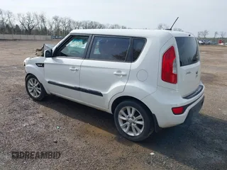 2013 Kia Soul with VIN KNDJT2A52D7762552, listed as a IAAI auction lot 42001216 with 131,944 mi miles. Bid and sale history available at carsss.com. Image 3.
