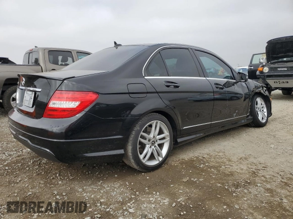 2013 Mercedes-Benz C 250 Sport с VIN WDDGF4HB1DA859663, выставлен на аукционе Copart как лот 60517295 с пробегом 80 699 миль миль и Списание • Salvage title. История ставок и продаж доступна на DreamBid. Изображение 3.