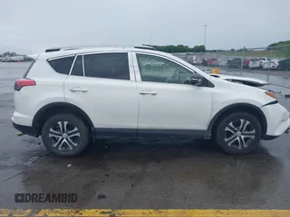2017 Toyota RAV4 LE с VIN JTMBFREVXHJ126727, выставлен на аукционе IAAI как лот 42587210 с пробегом 111 739 миль миль и . История ставок и продаж доступна на DreamBid. Изображение 13.