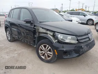 2013 Volkswagen Tiguan SE z VIN WVGAV7AXXDW519677, wystawiony jako IAAI lot #42264759 z przebiegiem 103 913 mil mil oraz . Historia ofert i sprzedaży dostępna na DreamBid. Obrazek 1.