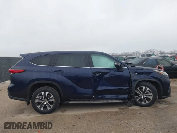 2022 Toyota Highlander XLE z VIN 5TDGZRAH5NS559562, wystawiony jako IAAI lot #41540293 z przebiegiem 36 421 mil mil oraz . Historia ofert i sprzedaży dostępna na DreamBid. Obrazek 13.