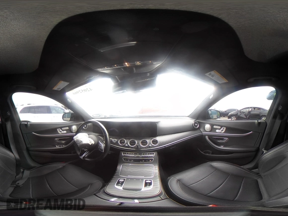 2022 Mercedes-Benz E 450 z VIN W1KZF5KB8NB092932, wystawiony jako IAAI lot #42052966 z przebiegiem 57 176 mil mil oraz . Historia ofert i sprzedaży dostępna na DreamBid. Obrazek 20.