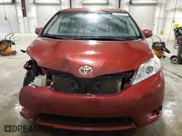2015 Toyota Sienna LE AAS с VIN 5TDKK3DC2FS677288, выставлен на аукционе Copart как лот 57882845 с пробегом 162 458 миль миль и Списание • Salvage title. История ставок и продаж доступна на DreamBid. Изображение 5.