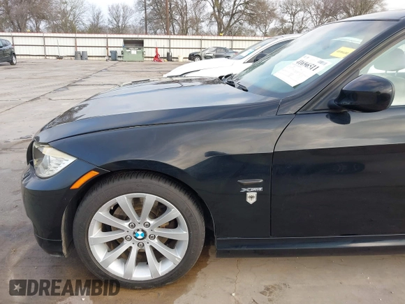 2011 BMW 3 Series 328i xDrive with VIN WBAPK5G50BNN24565, listed as a IAAI auction lot 41696511 with 112,008 mi miles. Bid and sale history available at carsss.com. Image 17.