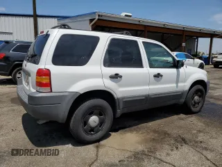 2004 Ford Escape XLS with VIN 1FMCU92114DA15564, listed as a Copart auction lot 59358015 with 186,135 mi miles and Salvage title. Bid and sale history available at DreamBid. Image 3.