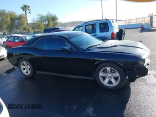 2012 Dodge Challenger SXT Plus z VIN 2C3CDYAG6CH125164, wystawiony jako IAAI lot #41754809 z przebiegiem 95 882 mil mil oraz . Historia ofert i sprzedaży dostępna na DreamBid. Obrazek 14.