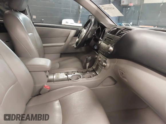 2010 Toyota Highlander with VIN 5TDBK3EH6AS007911, listed as a IAAI auction lot 42410234 with 319,560 mi miles and . Bid and sale history available at DreamBid. Image 5.