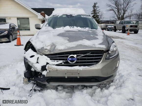 2016 Volvo XC60 T6 Drive-E with VIN YV449MRK8G2902264, listed as a Copart auction lot 42150205 with 30,141 mi miles and Salvage Title. Bid and sale history available at carsss.com. Image 5.