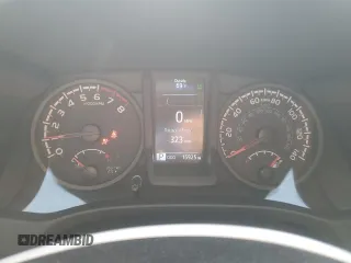 2023 Toyota Tacoma SR z VIN 3TMCZ5ANXPM596400, wystawiony jako Copart lot #52348175 z przebiegiem 15 925 mil mil oraz Szkoda całkowita • Salvage title. Historia ofert i sprzedaży dostępna na DreamBid. Obrazek 9.