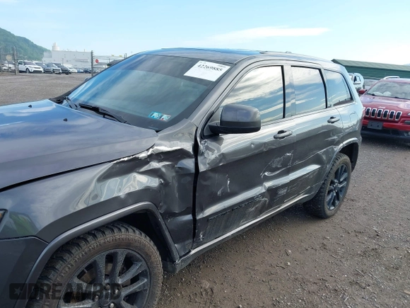 2017 Jeep Grand Cherokee Laredo z VIN 1C4RJFAG1HC744669, wystawiony jako IAAI lot #42269885 z przebiegiem 123 271 mil mil oraz . Historia ofert i sprzedaży dostępna na DreamBid. Obrazek 6.