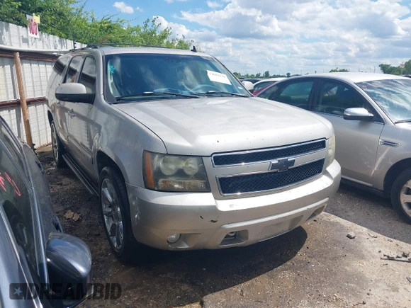 2007 Chevrolet Suburban LT with VIN 1GNFK16357J228812, listed as a IAAI auction lot 42092270 with 278,258 mi miles and . Bid and sale history available at DreamBid. Image 1.
