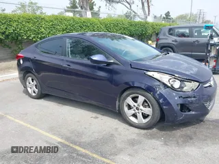 2013 Hyundai Elantra GLS z VIN 5NPDH4AE2DH407077, wystawiony jako IAAI lot #42127446 z przebiegiem 157 408 mil mil oraz . Historia ofert i sprzedaży dostępna na DreamBid. Obrazek 1.