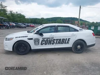 2013 Ford Police Interceptor z VIN 1FAHP2MK9DG199882, wystawiony jako IAAI lot #42451853 z przebiegiem 119 371 mil mil oraz . Historia ofert i sprzedaży dostępna na DreamBid. Obrazek 14.