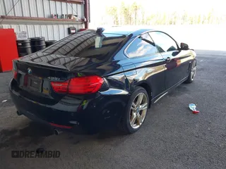 2015 BMW 4 Series 435i xDrive z VIN WBA3R5C54FK371292, wystawiony jako IAAI lot #41802908 z przebiegiem 105 737 mil mil oraz . Historia ofert i sprzedaży dostępna na DreamBid. Obrazek 4.