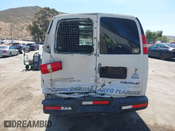 2005 Chevrolet City Express Cargo z VIN 1GCHG35V051250473, wystawiony jako IAAI lot #42316832 z przebiegiem 263 832 mil mil oraz . Historia ofert i sprzedaży dostępna na DreamBid. Obrazek 16.