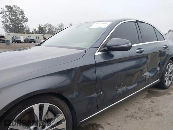 2016 Mercedes-Benz C 300 with VIN 55SWF4JB1GU163119, listed as a IAAI auction lot 42279667 with 114,923 mi miles and . Bid and sale history available at DreamBid. Image 6.
