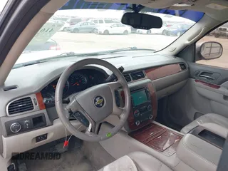 2011 Chevrolet Tahoe LTZ z VIN 1GNSCCE06BR110406, wystawiony jako IAAI lot #41611756 z przebiegiem 162 215 mil mil oraz . Historia ofert i sprzedaży dostępna na DreamBid. Obrazek 18.