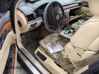 2006 Volkswagen Phaeton z VIN WVWAF03DX68001927, wystawiony jako Copart lot #75046814 z przebiegiem Nie podano mil oraz Nie do naprawy. Historia ofert i sprzedaży dostępna na DreamBid. Obrazek 8.