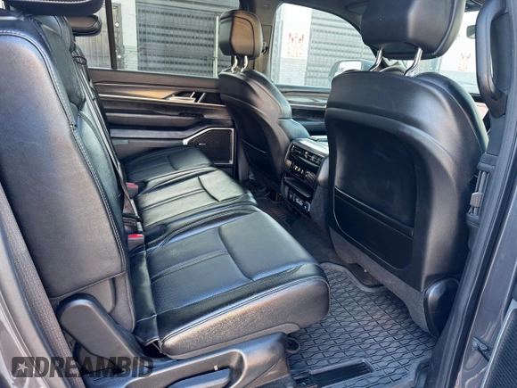 2024 Jeep Wagoneer Series II with VIN 1C4SJSBP8RS181555, listed as a Copart auction lot 64525595 with 19,105 mi miles and Clean title. Bid and sale history available at DreamBid. Image 6.