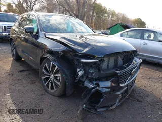 2025 Volvo XC60 Plus z VIN YV4M12RC0S1017821, wystawiony jako IAAI lot #41848492 z przebiegiem 4 491 mil mil oraz . Historia ofert i sprzedaży dostępna na DreamBid. Obrazek 1.