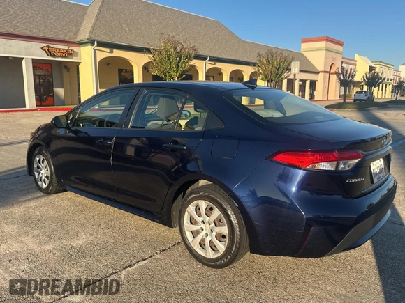 2021 Toyota Corolla LE with VIN JTDEPMAE3MJ123908, listed as a Copart auction lot 77035554 with 45,056 mi miles and Clean Title. Bid and sale history available at DreamBid. Image 3.